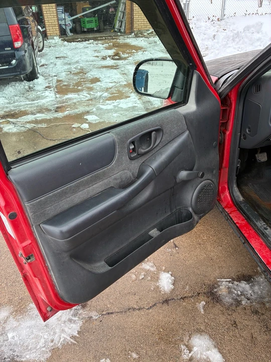 2002 Chevrolet S-10 Blazer 2nd Gen - Image 9 of 11