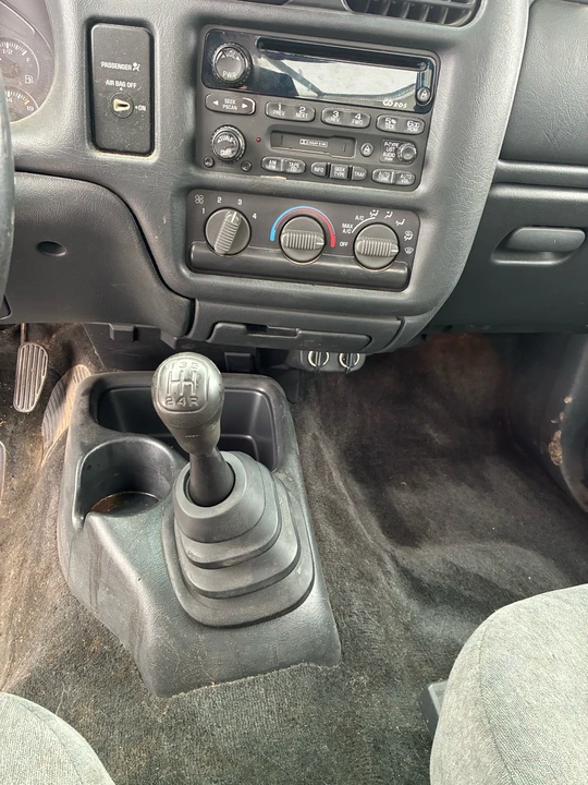 2002 Chevrolet S-10 Blazer 2nd Gen - Image 11 of 11