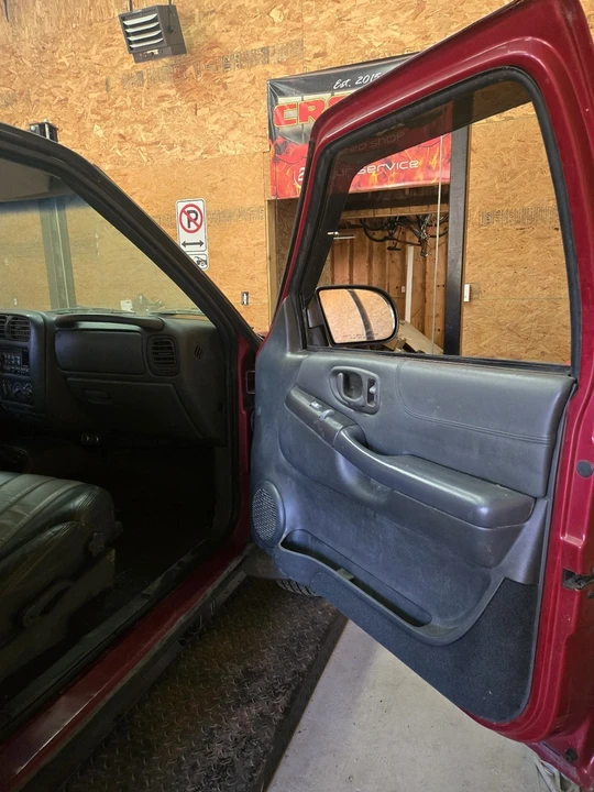 2002 Chevrolet S-10 Blazer 2nd Gen - Image 14 of 21