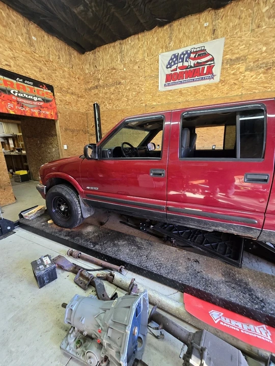 2002 Chevrolet S-10 Blazer 2nd Gen - Image 2 of 21