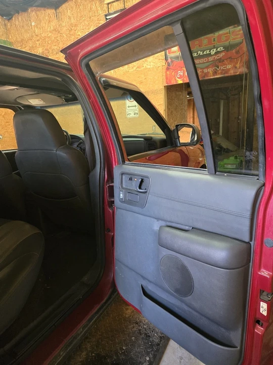 2002 Chevrolet S-10 Blazer 2nd Gen - Image 17 of 21
