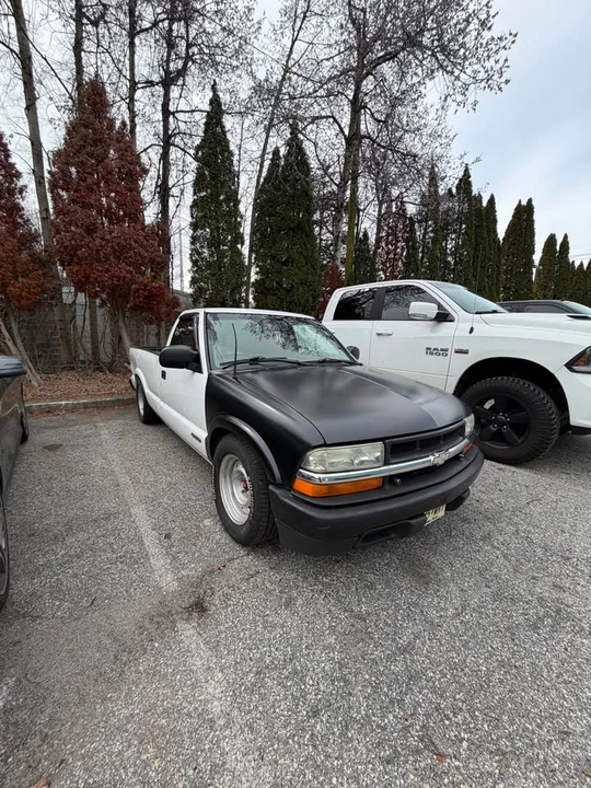 2002 Chevrolet S-10 - Image 2 of 7