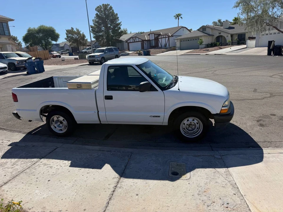 2002 Chevrolet S-10 - Image 3 of 5