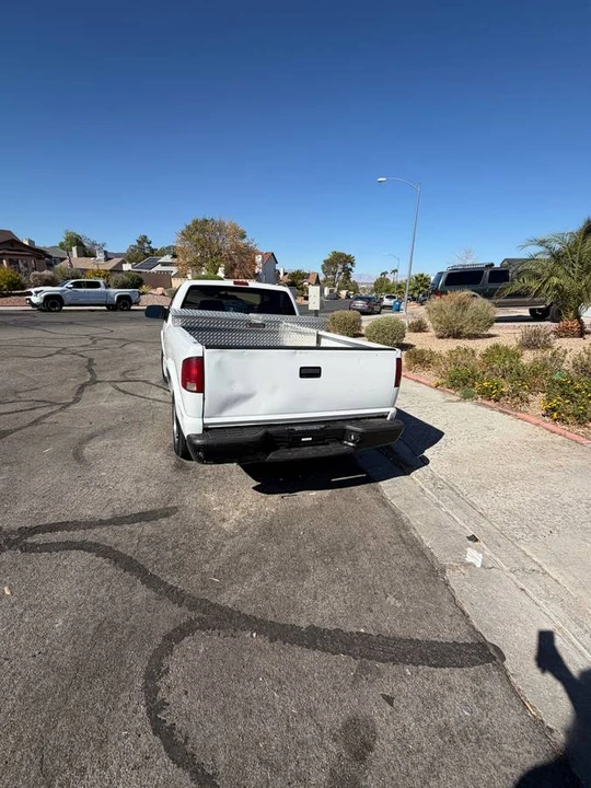2002 Chevrolet S-10 - Image 2 of 5