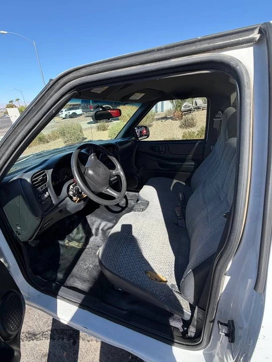 2002 Chevrolet S-10 - Image 5 of 5