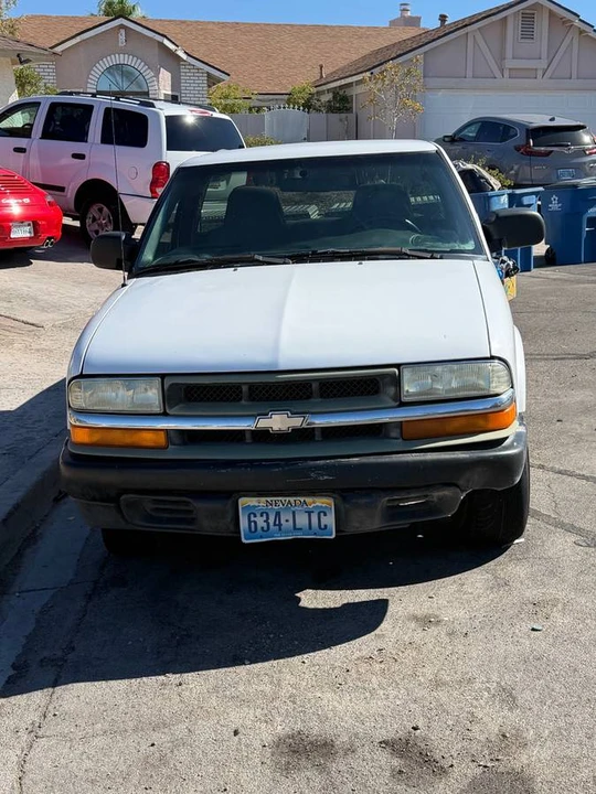 2002 Chevrolet S-10 - Image 4 of 5