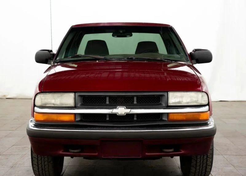2002 Chevrolet S-10 - Image 2 of 12
