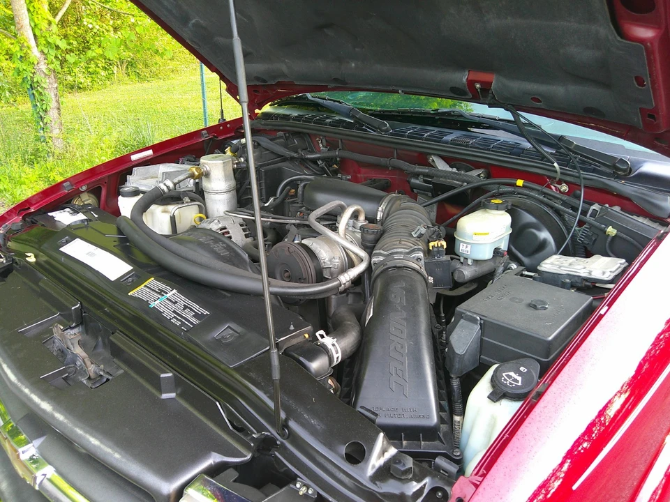 2002 Chevrolet S-10 - Image 17 of 23