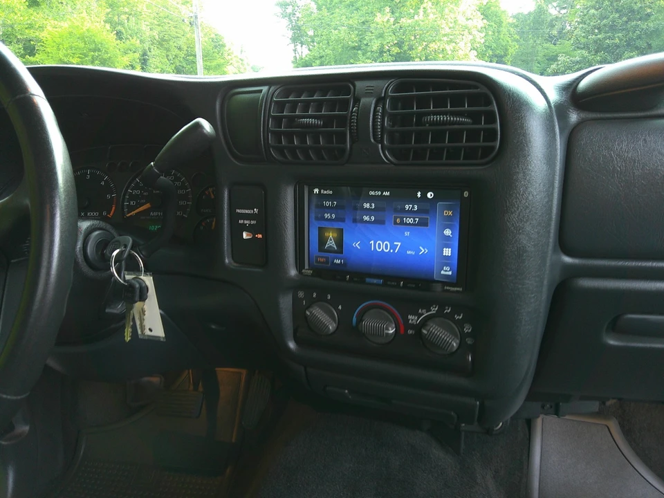 2002 Chevrolet S-10 - Image 10 of 23