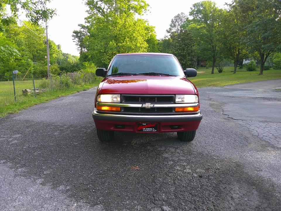 2002 Chevrolet S-10 - Image 2 of 23
