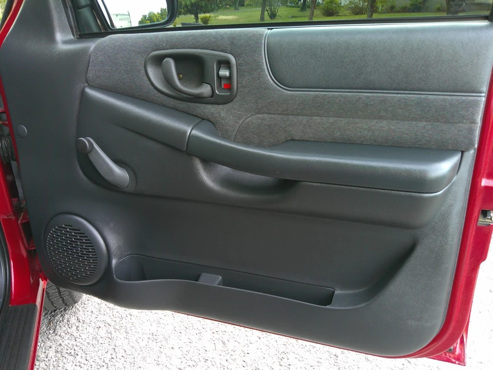 2002 Chevrolet S-10 - Image 11 of 23