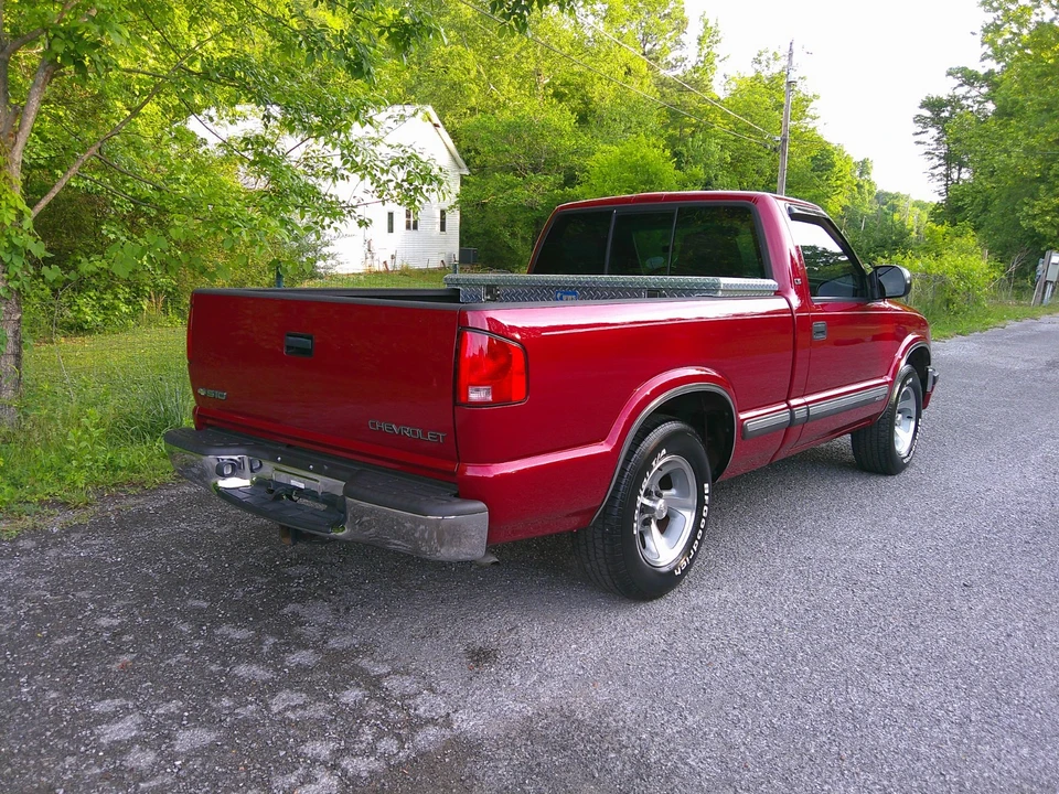 2002 Chevrolet S-10 - Image 4 of 23