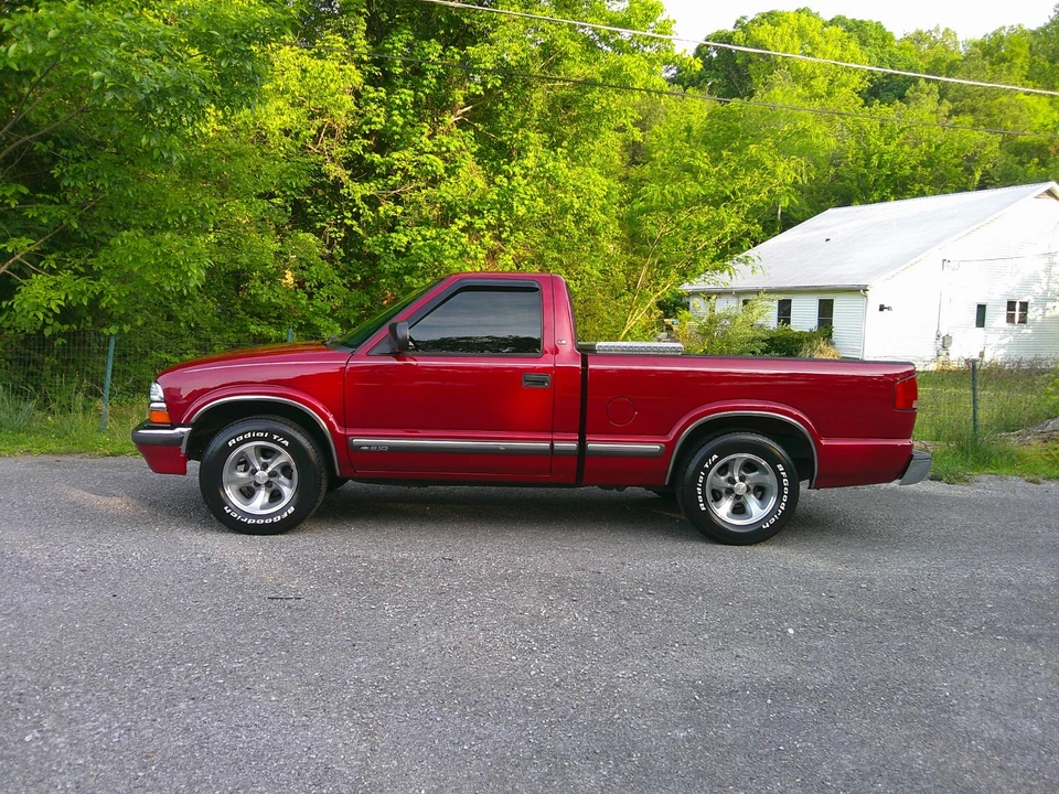 2002 Chevrolet S-10 - Image 3 of 23