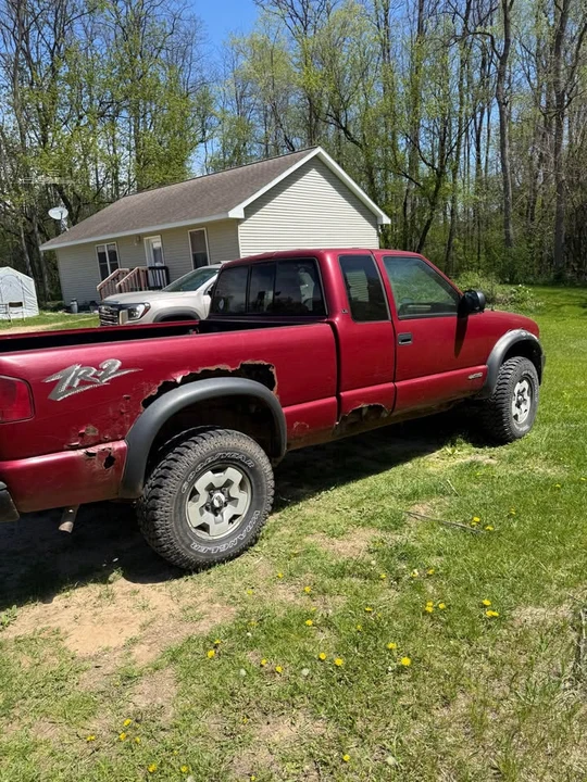 2002 Chevrolet S-10 - Image 3 of 5