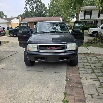 2002 Chevrolet S10 Extended Cab LS Pickup 3D 6 ft