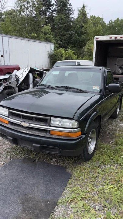 2002 Chevrolet S-10 - Image 3 of 7