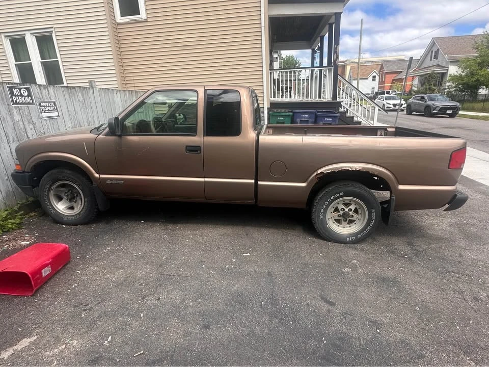2002 Chevrolet S-10 - Image 3 of 5