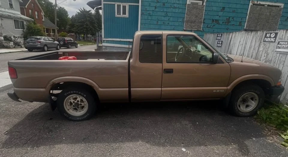 2002 Chevrolet S-10 - Image 2 of 5