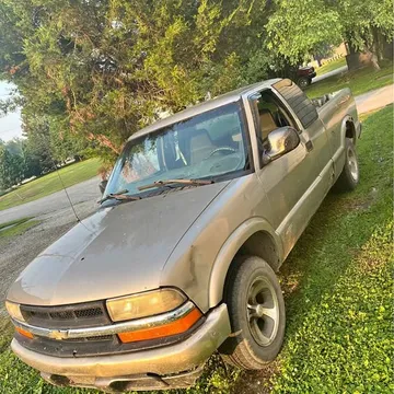 2002 Chevrolet S10 Extended Cab Short Bed