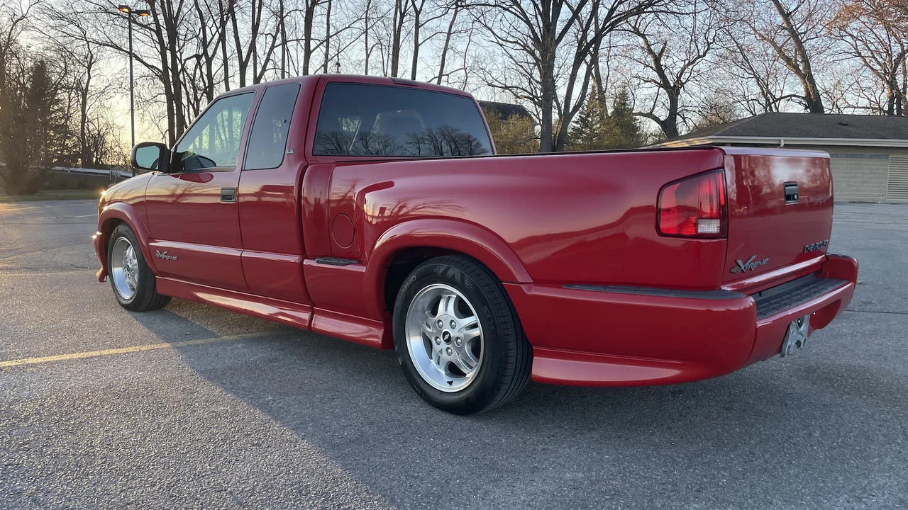 2002 Chevrolet S-10 - Image 2 of 11