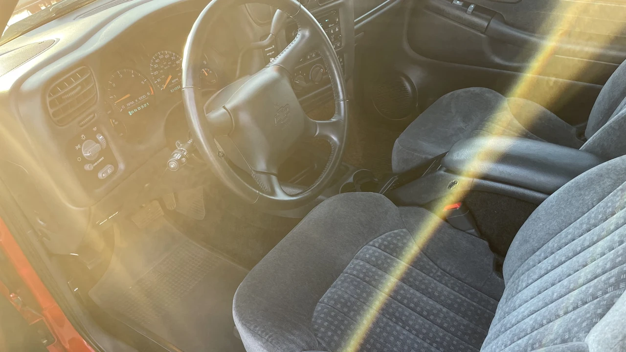 2002 Chevrolet S-10 - Image 3 of 11