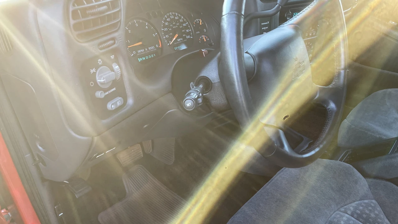 2002 Chevrolet S-10 - Image 4 of 11