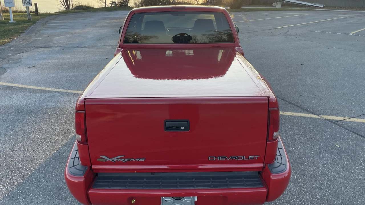 2002 Chevrolet S-10 - Image 8 of 11