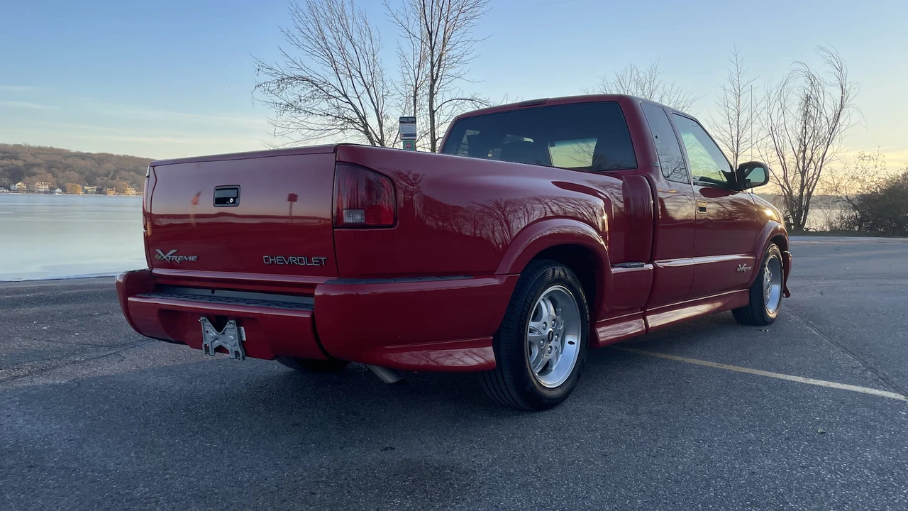 2002 Chevrolet S-10 - Image 10 of 11