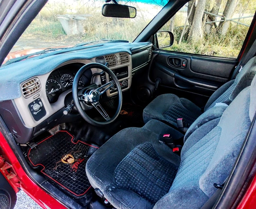 2002 Chevrolet S-10 - Image 6 of 7