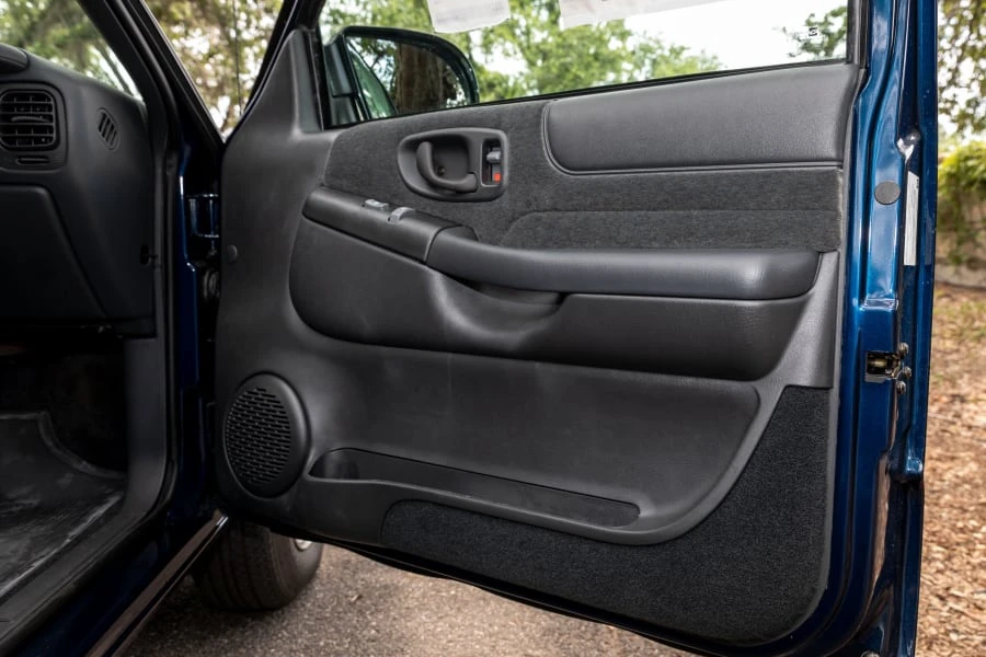 2002 Chevrolet S-10 - Image 24 of 31