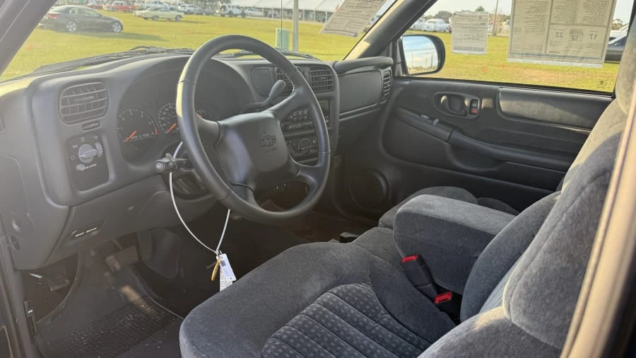 2002 Chevrolet S-10 - Image 4 of 6