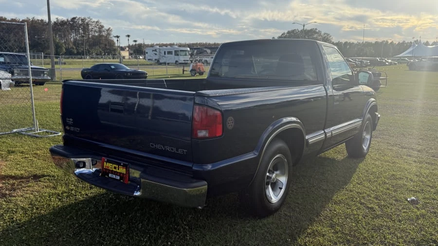 2002 Chevrolet S-10 - Image 2 of 6