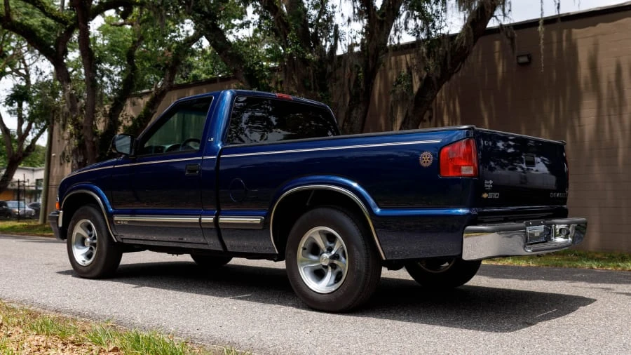2002 Chevrolet S-10 - Image 3 of 31