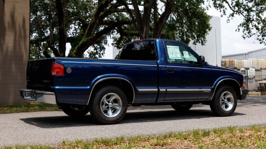 2002 Chevrolet S-10 - Image 14 of 31