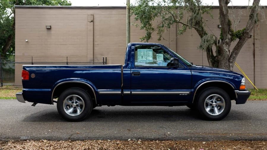 2002 Chevrolet S-10 - Image 2 of 31