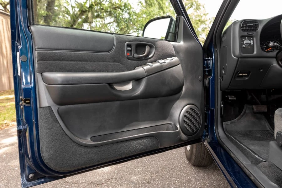 2002 Chevrolet S-10 - Image 22 of 31
