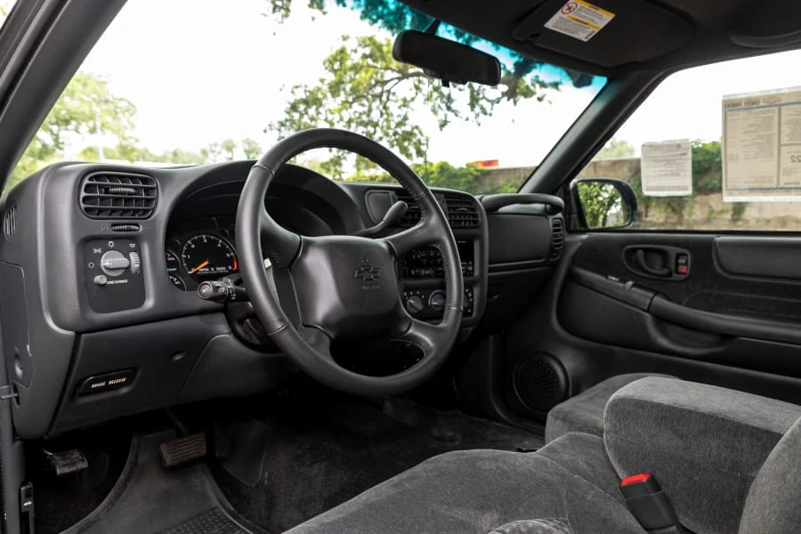 2002 Chevrolet S-10 - Image 16 of 31