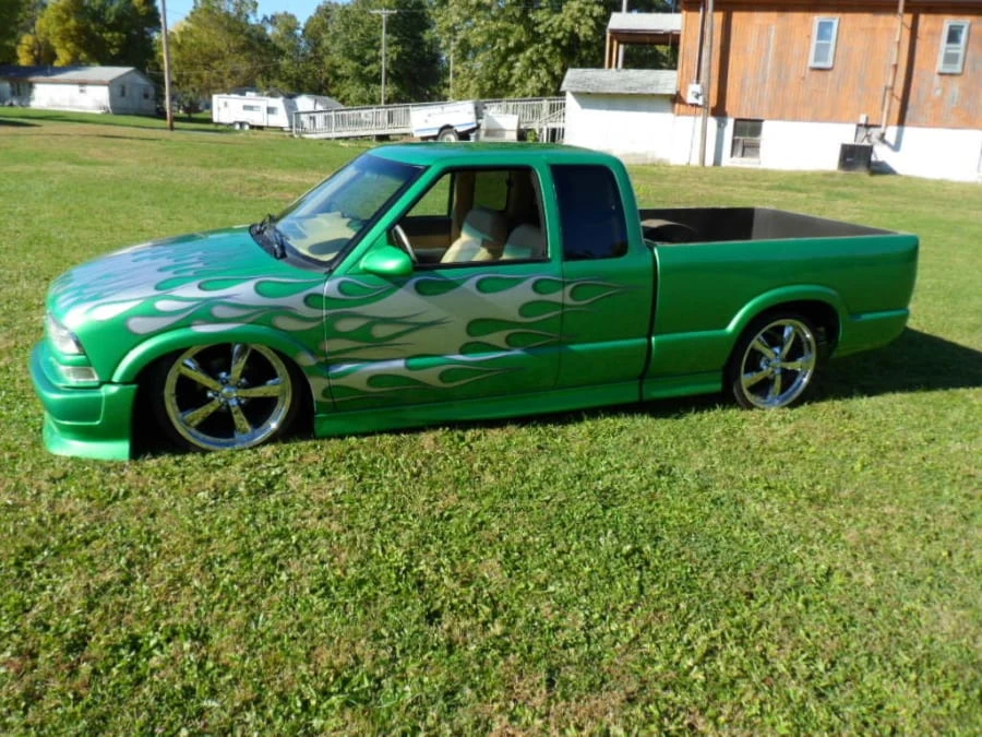 2002 Chevrolet S-10 - Image 2 of 8