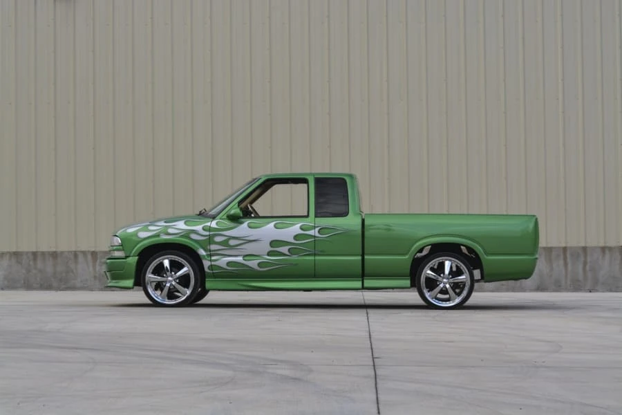 2002 Chevrolet S-10 - Image 2 of 12