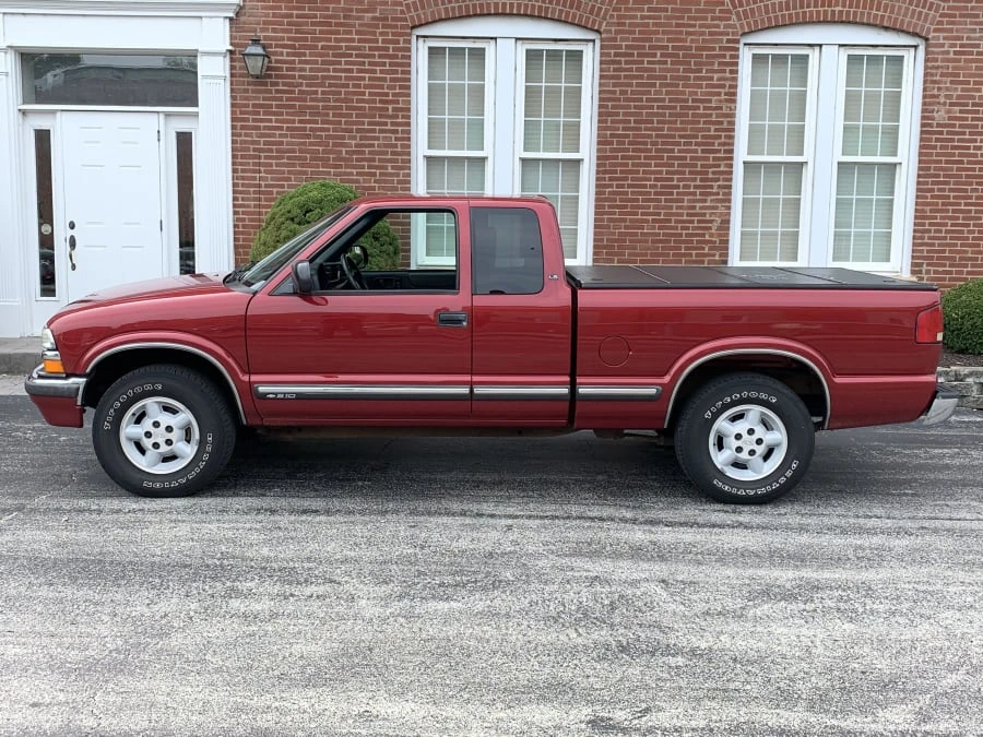 2002 Chevrolet S-10 - Image 2 of 7
