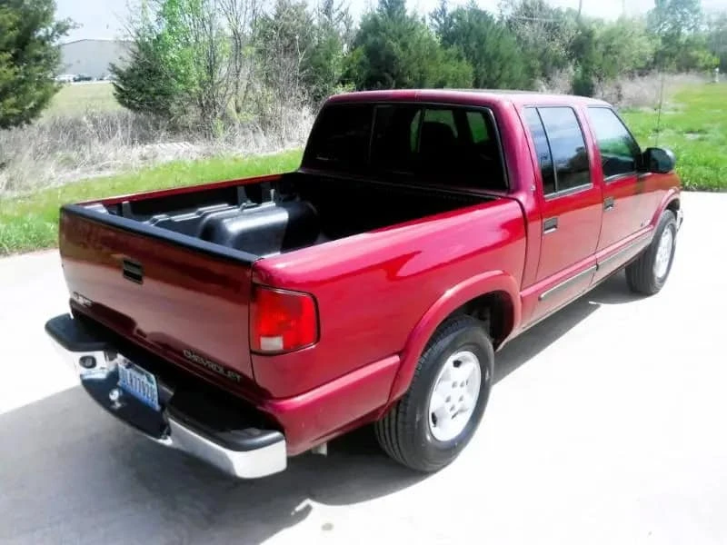 2002 Chevrolet S-10 - Image 3 of 31