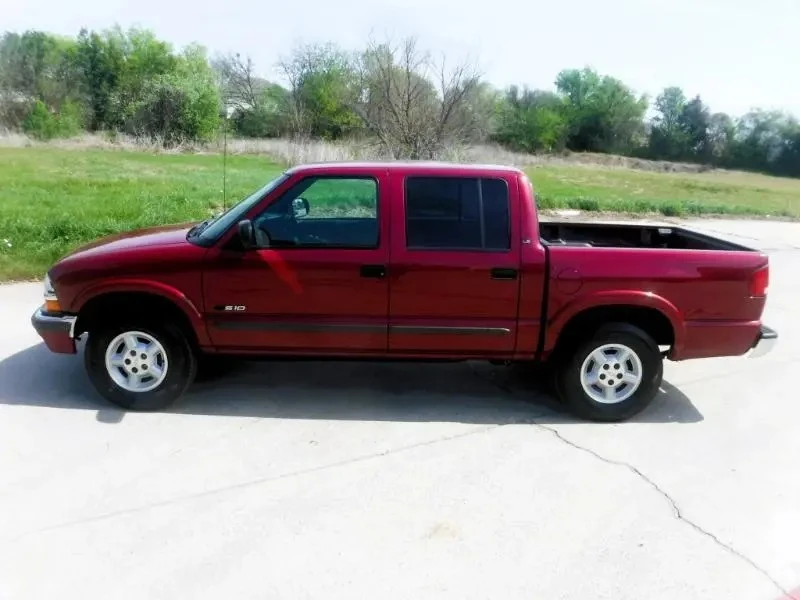 2002 Chevrolet S-10 - Image 11 of 31