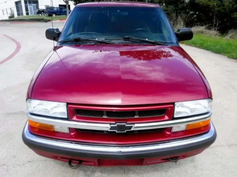 2002 Chevrolet S-10 - Image 8 of 31