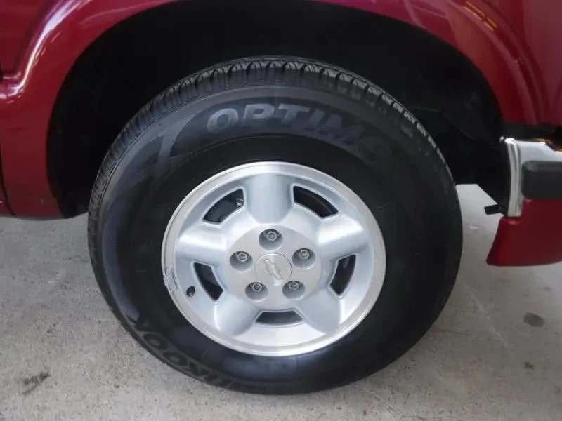 2002 Chevrolet S-10 - Image 17 of 31