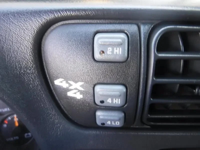 2002 Chevrolet S-10 - Image 26 of 31