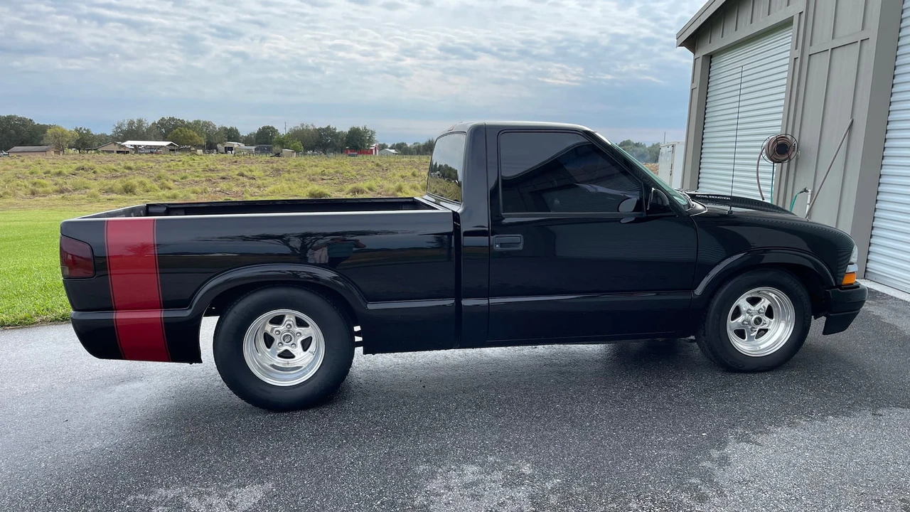 2002 Chevrolet S-10 - Image 2 of 6
