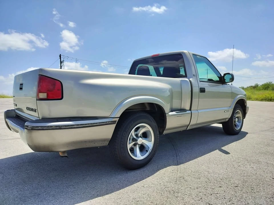 2002 Chevrolet S-10 - Image 5 of 17