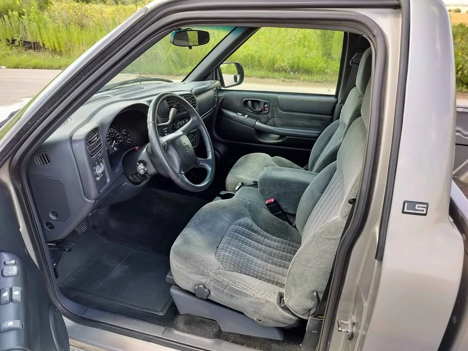 2002 Chevrolet S-10 - Image 9 of 17