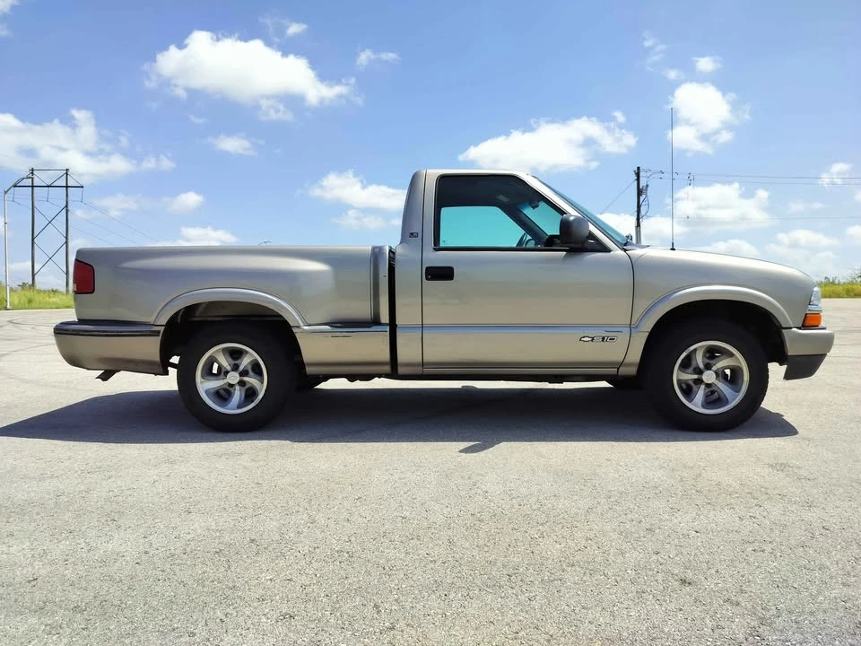 2002 Chevrolet S-10 - Image 6 of 17