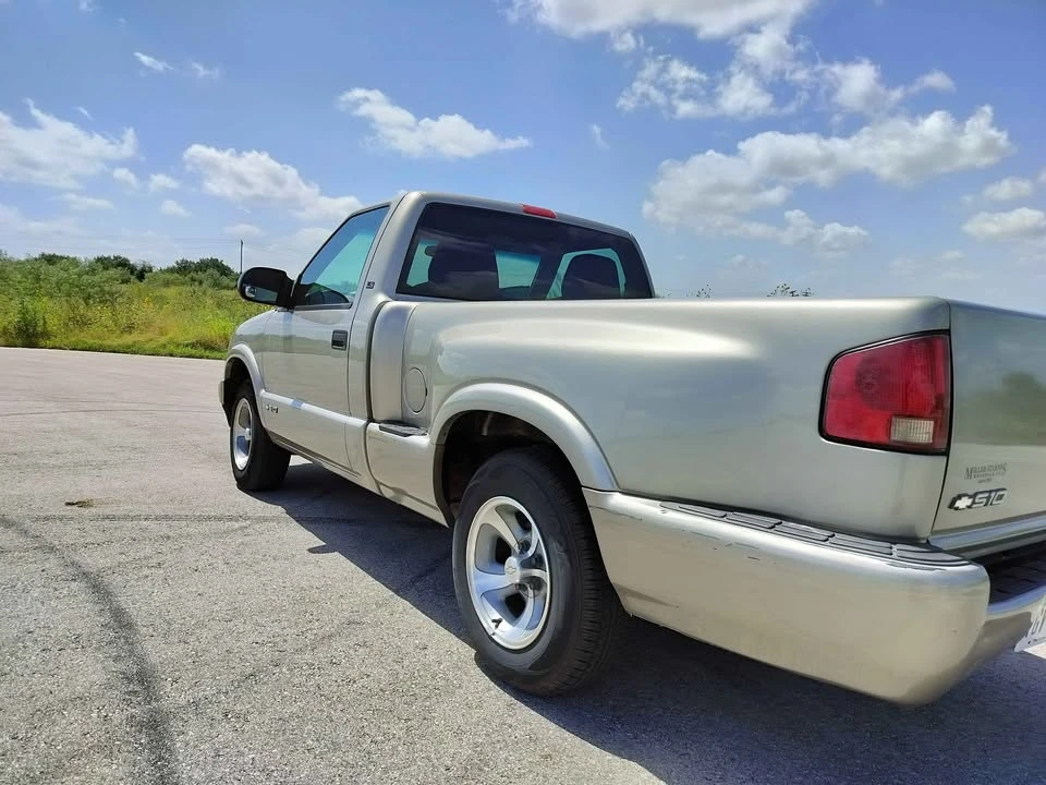 2002 Chevrolet S-10 - Image 3 of 17